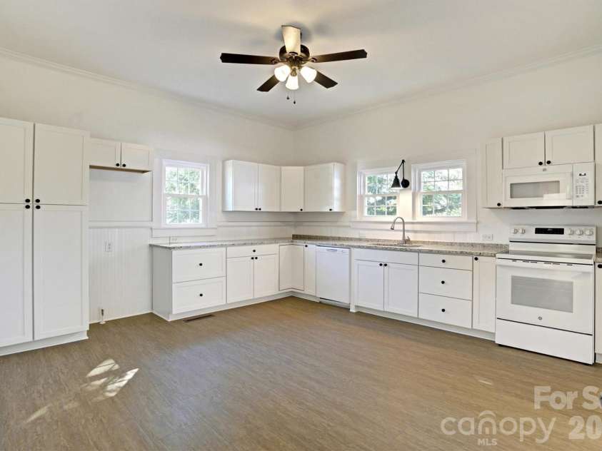 304 Misenheimer Drive, Concord, NC 28025.  MLS# CAR4412345, YatesRealty ID 42009. New kitchen