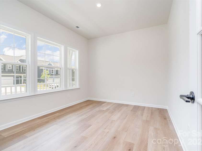 18019 Wilbanks Drive, Charlotte, NC 28278.  MLS# CAR4267851, YatesRealty ID 4201. Dedicated Office