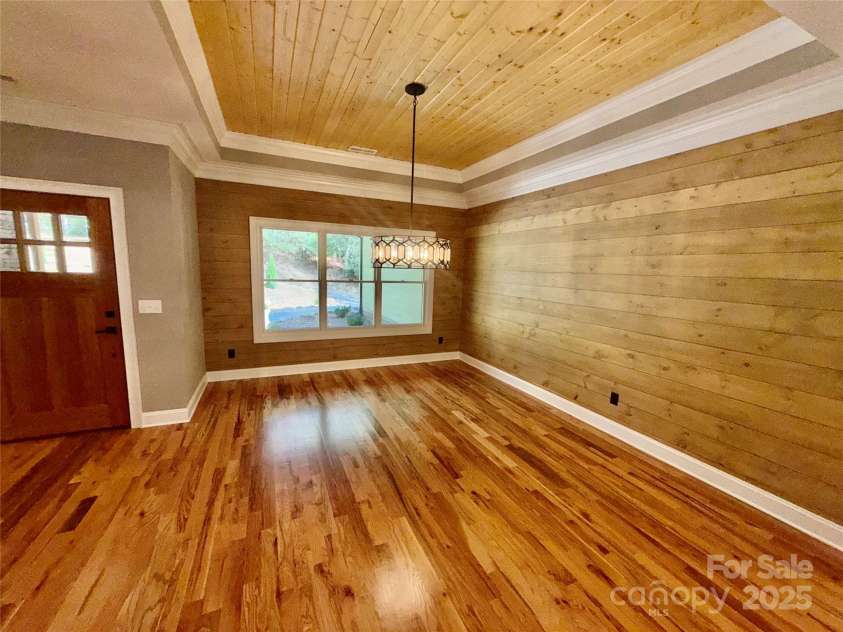 230 Catatoga Path, Brevard, NC 28712.  MLS# CAR4311178, YatesRealty ID 4201. Dining Area