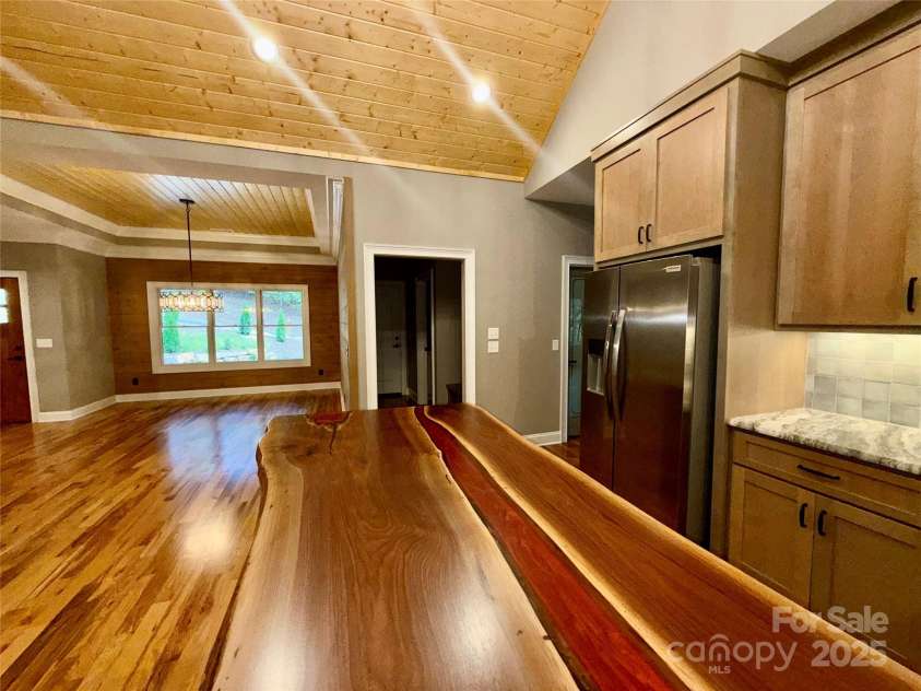 230 Catatoga Path, Brevard, NC 28712.  MLS# CAR4311178, YatesRealty ID 4201. Gorgeous Counter Top