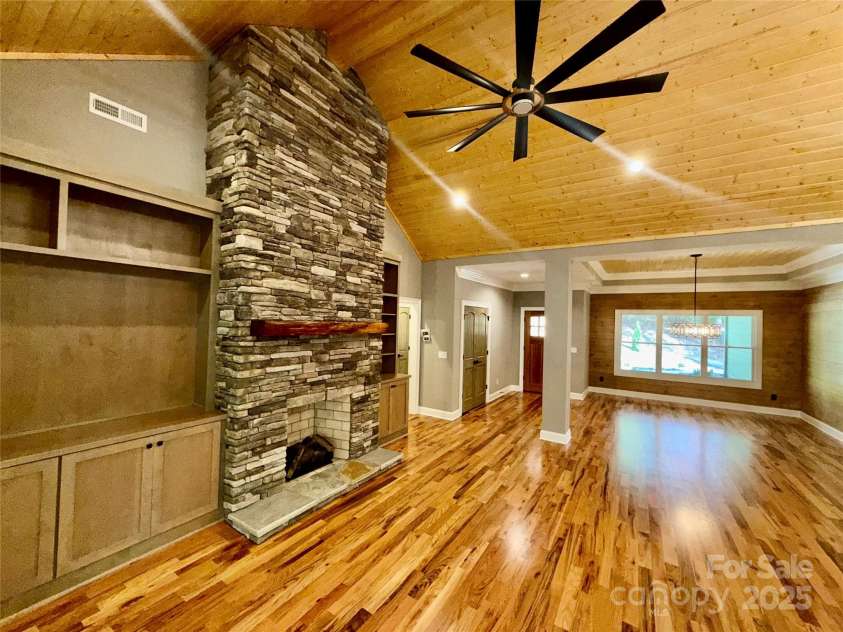 230 Catatoga Path, Brevard, NC 28712.  MLS# CAR4311178, YatesRealty ID 4201. Great Room to Entry