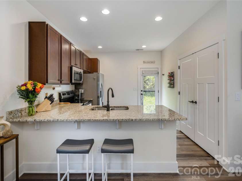 289 Cardwell Lane, Fletcher, NC 28732.  MLS# CAR4412328, YatesRealty ID 42012. Bar