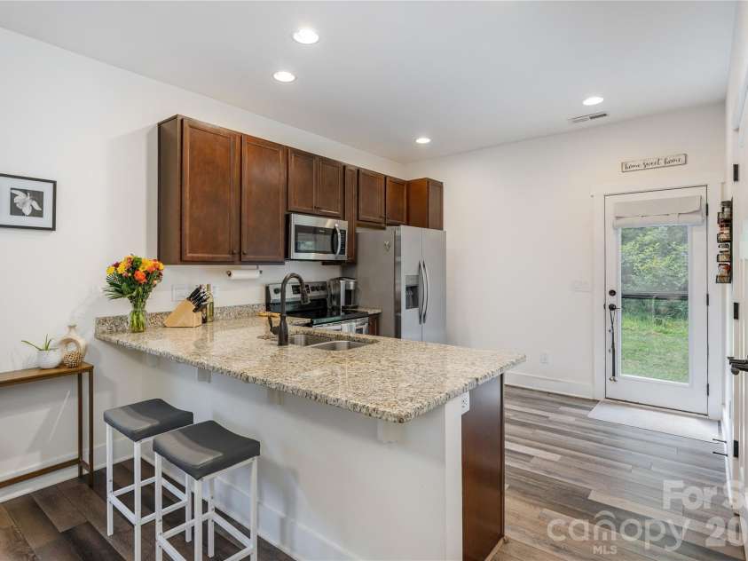 289 Cardwell Lane, Fletcher, NC 28732.  MLS# CAR4412328, YatesRealty ID 42012. Bar