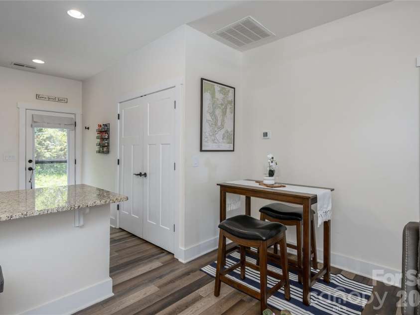 289 Cardwell Lane, Fletcher, NC 28732.  MLS# CAR4412328, YatesRealty ID 42012. Dining area
