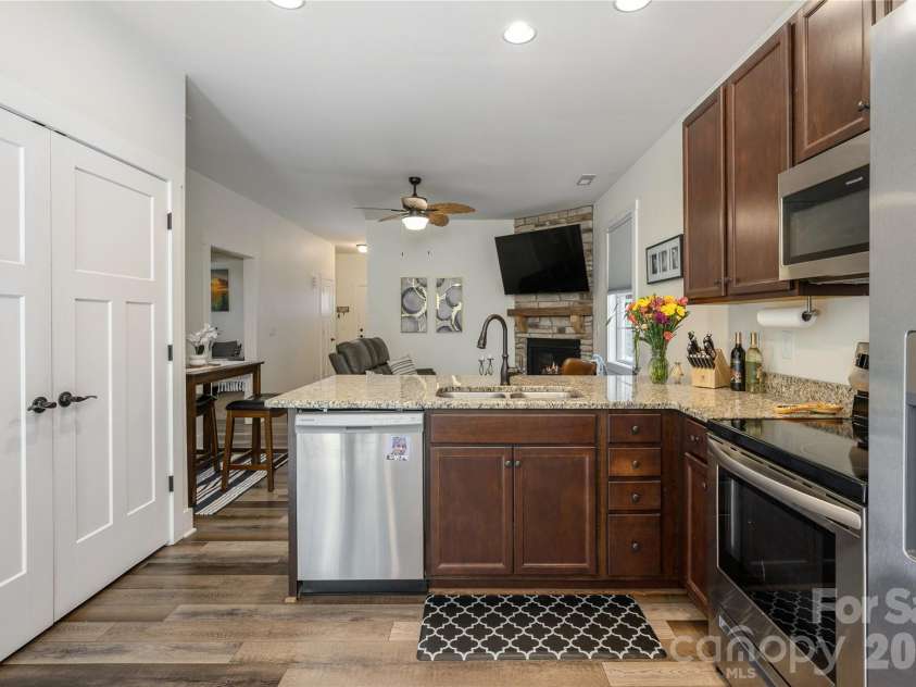 289 Cardwell Lane, Fletcher, NC 28732.  MLS# CAR4412328, YatesRealty ID 42012. Kitchen