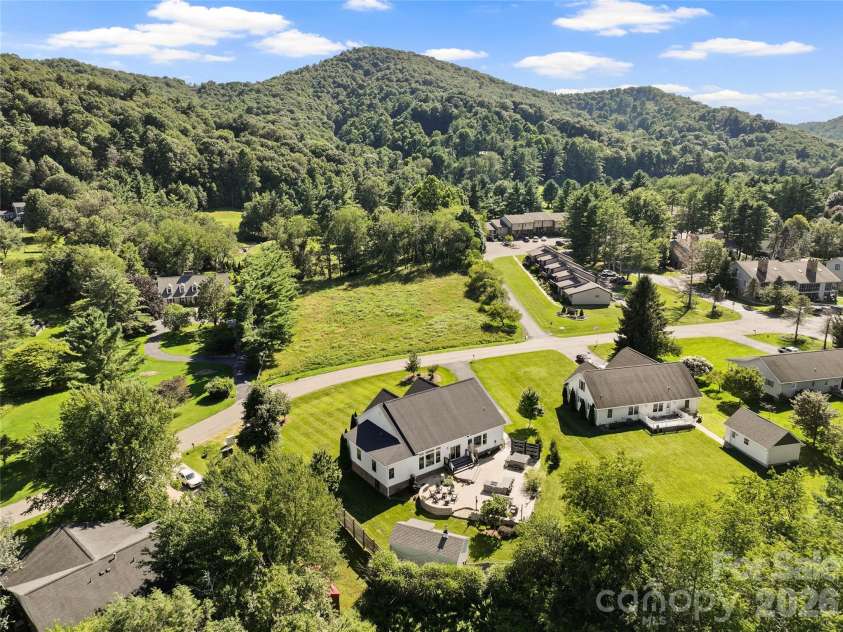 394 Kellwood Drive, Boone, NC 28607.  MLS# CAR4412428, YatesRealty ID 42013. 