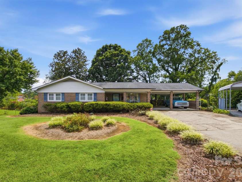 2711 Fairway Acres Circle, Lenoir, NC 28645.  MLS# CAR4410989, YatesRealty ID 42014. 
