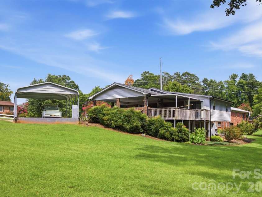2711 Fairway Acres Circle, Lenoir, NC 28645.  MLS# CAR4410989, YatesRealty ID 42014. 