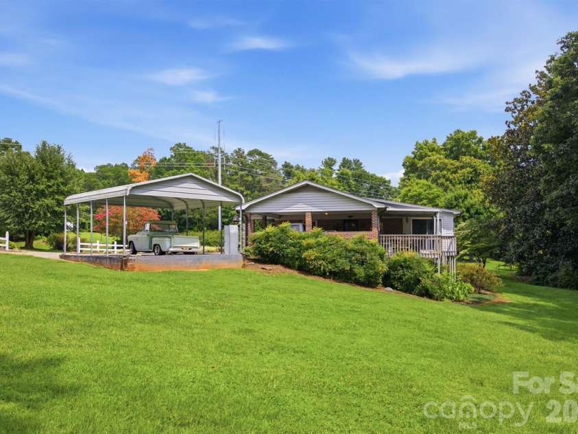 2711 Fairway Acres Circle, Lenoir, NC 28645.  MLS# CAR4410989, YatesRealty ID 42014. 