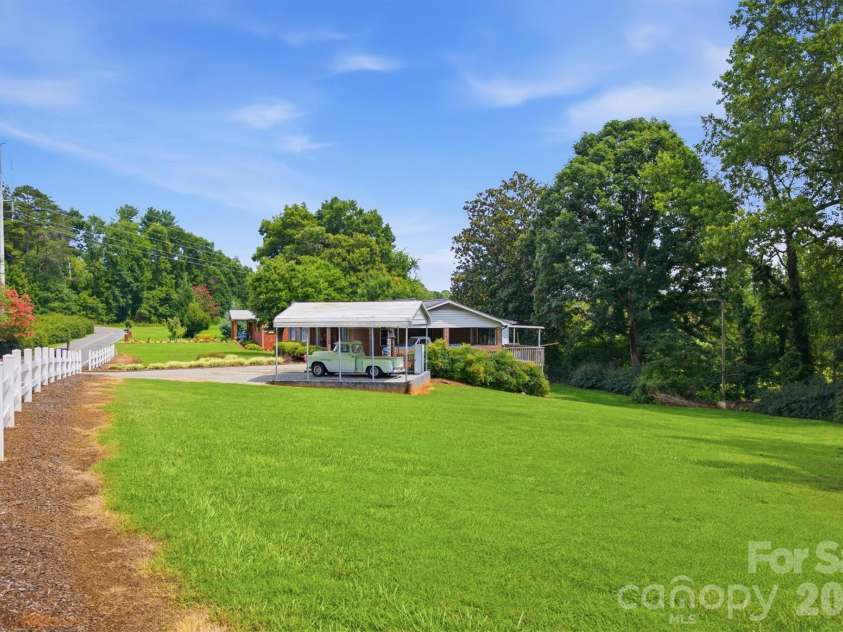 2711 Fairway Acres Circle, Lenoir, NC 28645.  MLS# CAR4410989, YatesRealty ID 42014. 