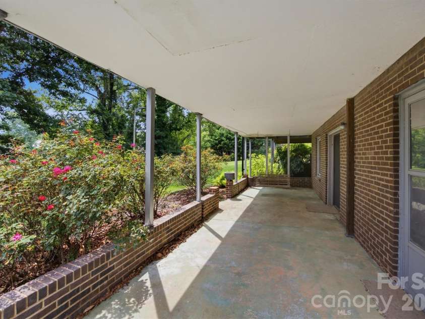 2711 Fairway Acres Circle, Lenoir, NC 28645.  MLS# CAR4410989, YatesRealty ID 42014. 