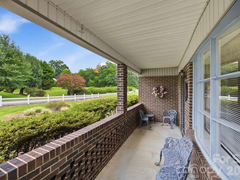 2711 Fairway Acres Circle, Lenoir, NC 28645.  MLS# CAR4410989, YatesRealty ID 42014. 