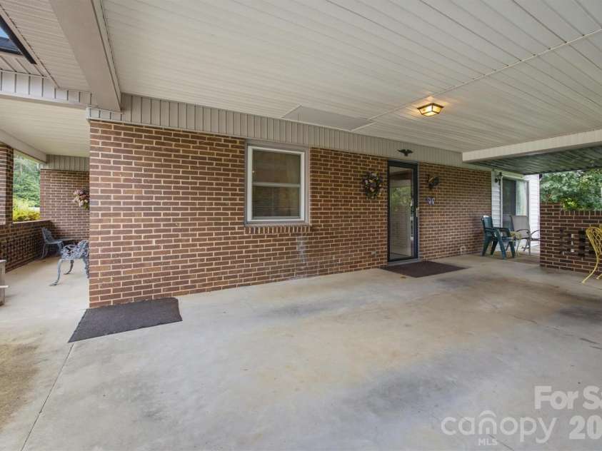 2711 Fairway Acres Circle, Lenoir, NC 28645.  MLS# CAR4410989, YatesRealty ID 42014. 