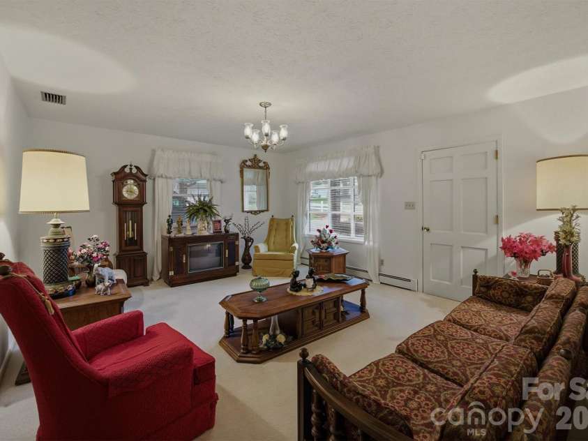 2711 Fairway Acres Circle, Lenoir, NC 28645.  MLS# CAR4410989, YatesRealty ID 42014. 