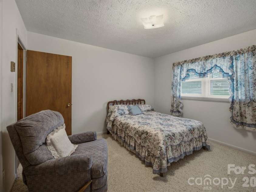 2711 Fairway Acres Circle, Lenoir, NC 28645.  MLS# CAR4410989, YatesRealty ID 42014. 