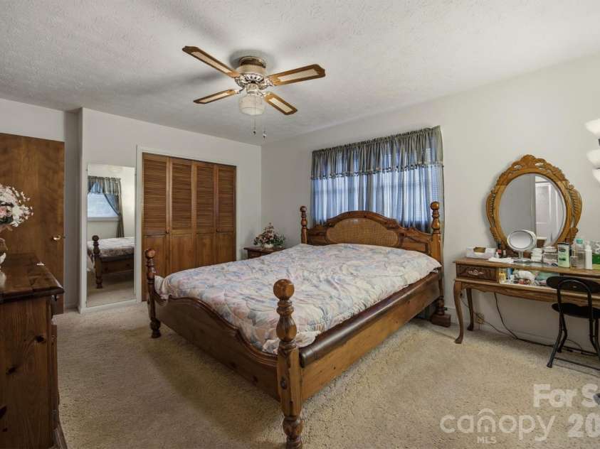 2711 Fairway Acres Circle, Lenoir, NC 28645.  MLS# CAR4410989, YatesRealty ID 42014. 