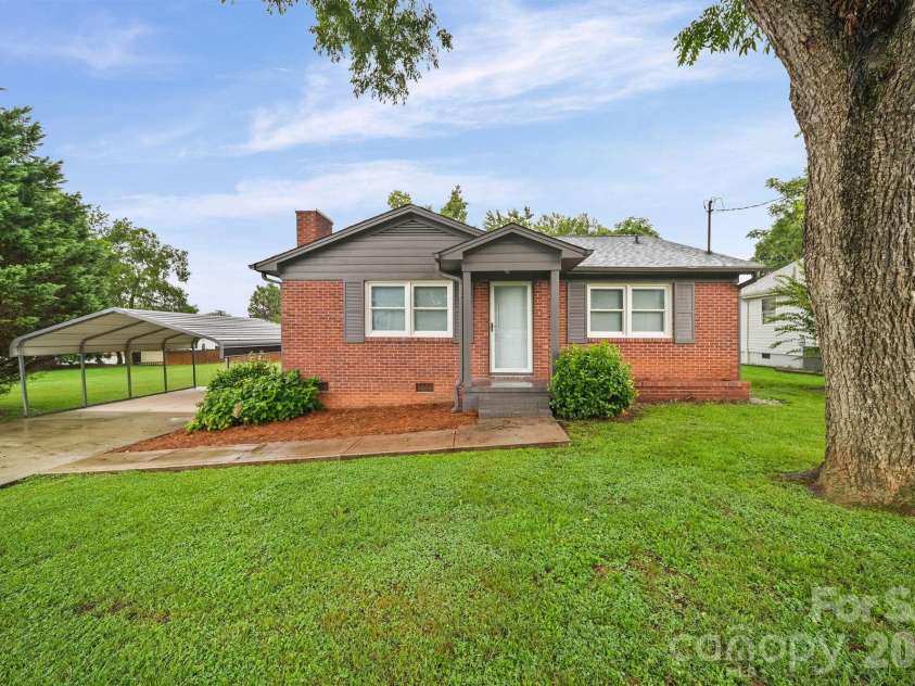 304 Ford Street, Cramerton, NC 28032.  MLS# CAR4411490, YatesRealty ID 42015. 