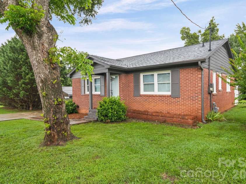 304 Ford Street, Cramerton, NC 28032.  MLS# CAR4411490, YatesRealty ID 42015. 