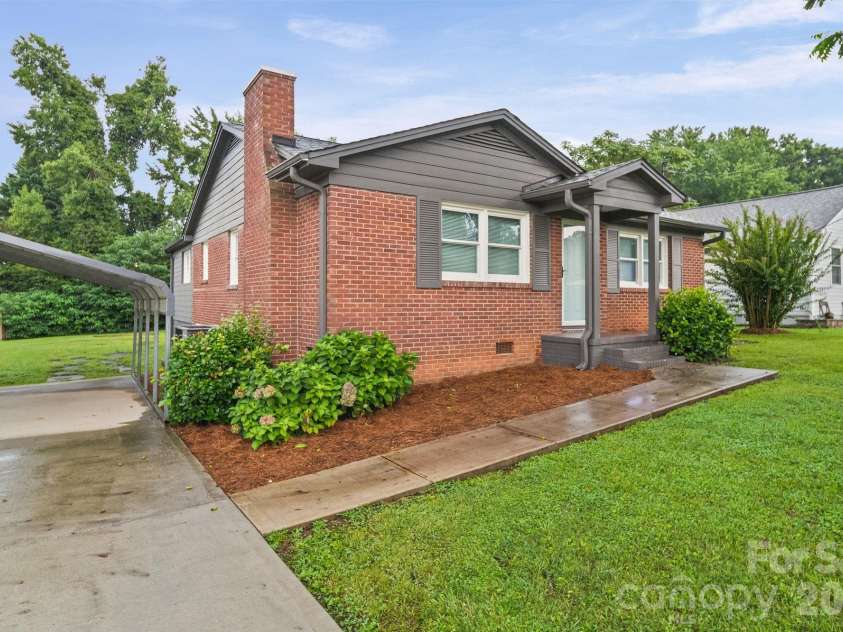 304 Ford Street, Cramerton, NC 28032.  MLS# CAR4411490, YatesRealty ID 42015. 