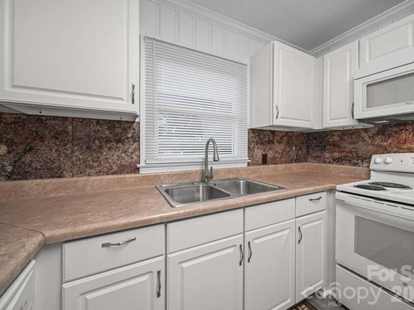 304 Ford Street, Cramerton, NC 28032.  MLS# CAR4411490, YatesRealty ID 42015. 