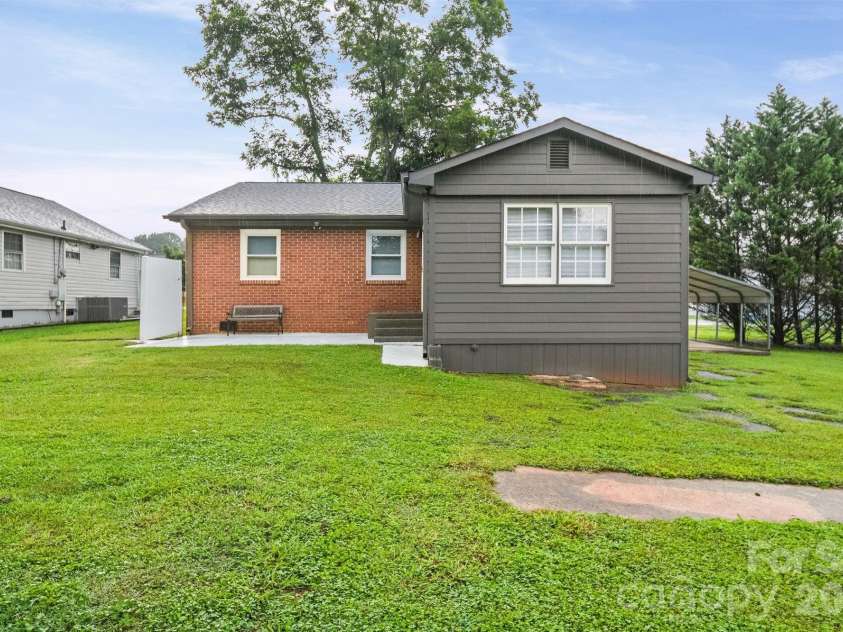 304 Ford Street, Cramerton, NC 28032.  MLS# CAR4411490, YatesRealty ID 42015. 