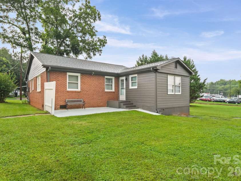 304 Ford Street, Cramerton, NC 28032.  MLS# CAR4411490, YatesRealty ID 42015. 