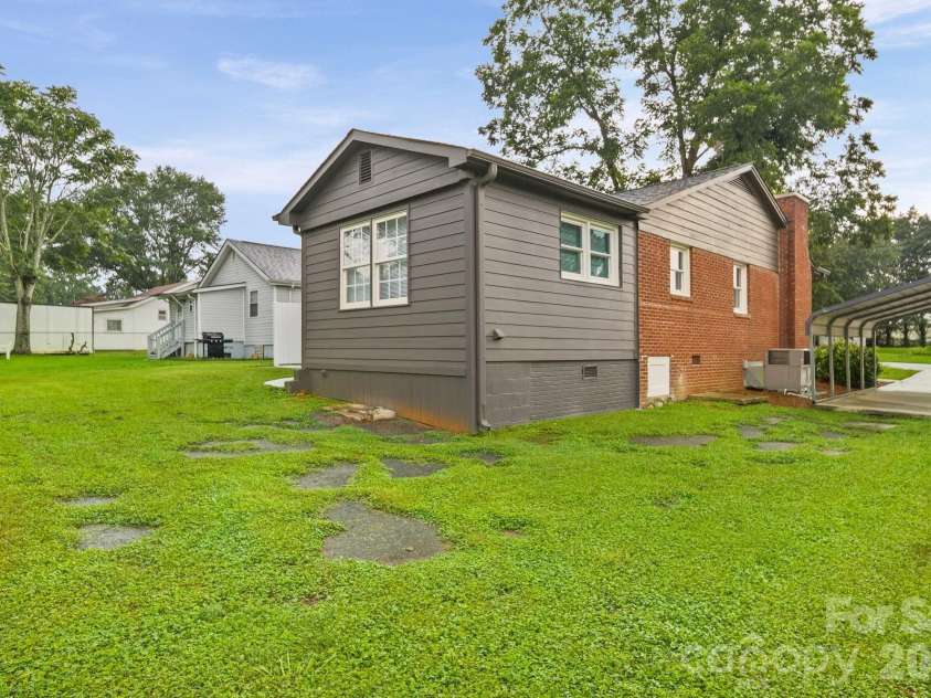 304 Ford Street, Cramerton, NC 28032.  MLS# CAR4411490, YatesRealty ID 42015. 