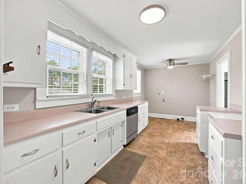 403 Peeler Street, Salisbury, NC 28146.  MLS# CAR4412472, YatesRealty ID 42016. 