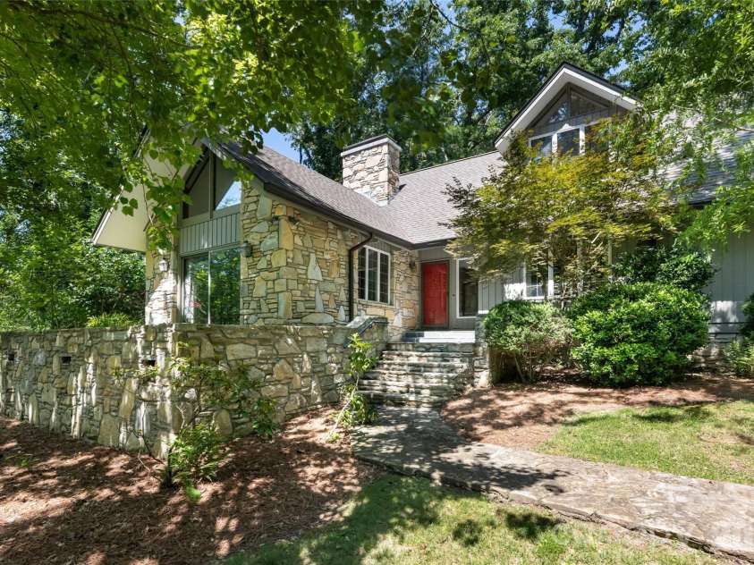 25 Forest Road, Asheville, NC 28803.  MLS# CAR4412370, YatesRealty ID 42019. 