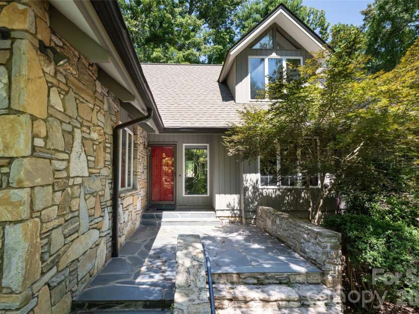 25 Forest Road, Asheville, NC 28803.  MLS# CAR4412370, YatesRealty ID 42019. 