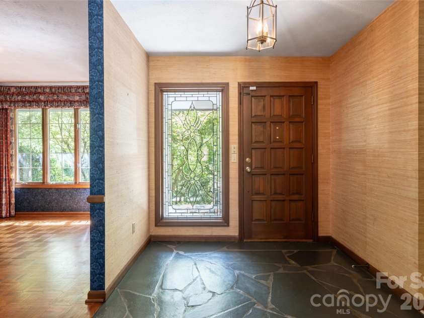 25 Forest Road, Asheville, NC 28803.  MLS# CAR4412370, YatesRealty ID 42019. 