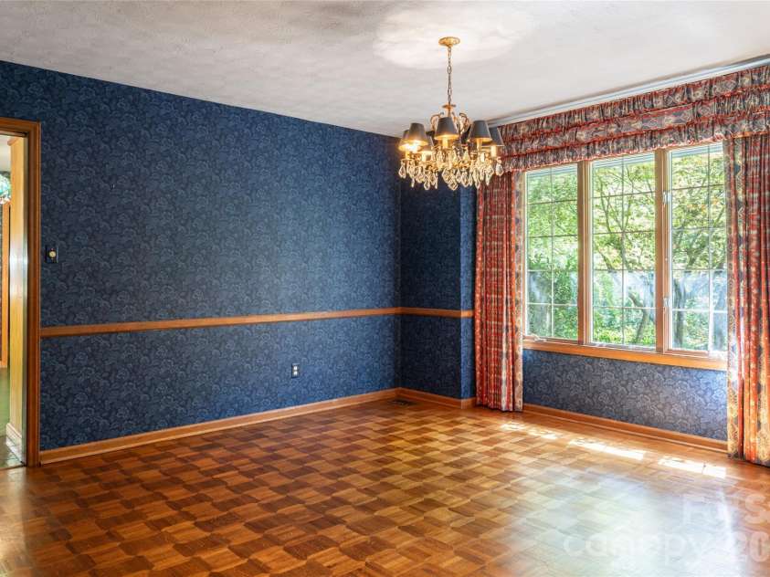 25 Forest Road, Asheville, NC 28803.  MLS# CAR4412370, YatesRealty ID 42019. 