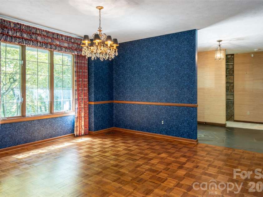 25 Forest Road, Asheville, NC 28803.  MLS# CAR4412370, YatesRealty ID 42019. 