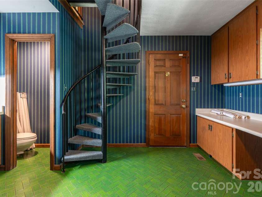 25 Forest Road, Asheville, NC 28803.  MLS# CAR4412370, YatesRealty ID 42019. 