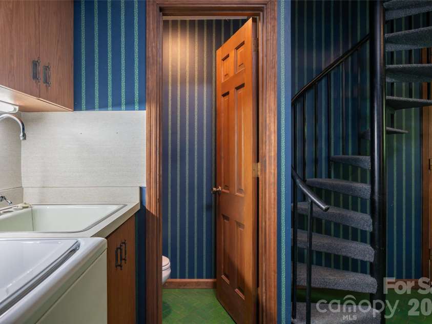 25 Forest Road, Asheville, NC 28803.  MLS# CAR4412370, YatesRealty ID 42019. 