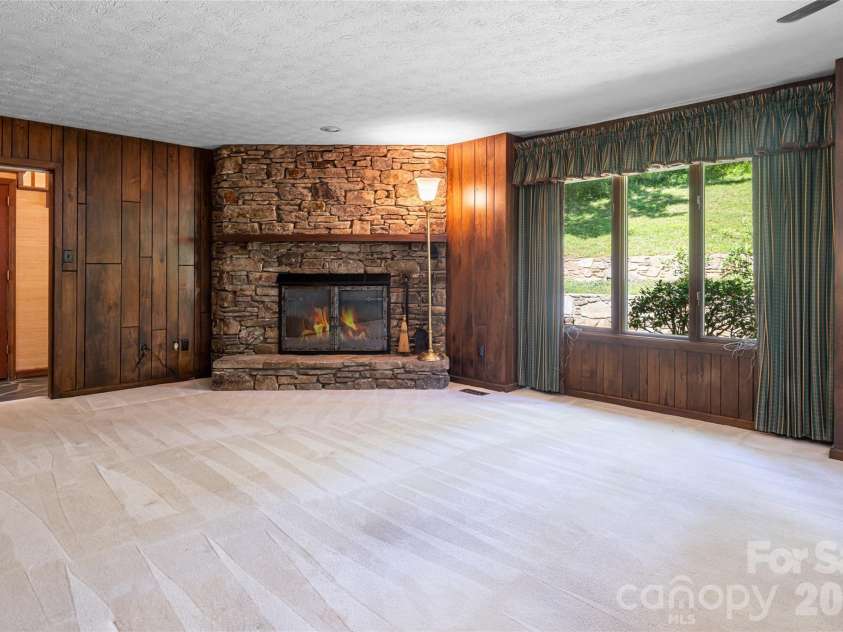 25 Forest Road, Asheville, NC 28803.  MLS# CAR4412370, YatesRealty ID 42019. 