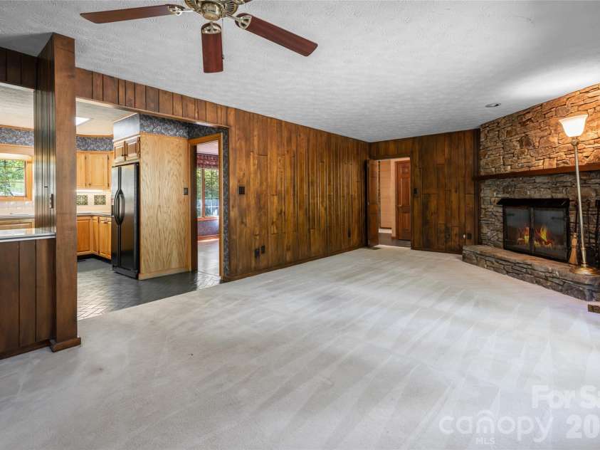 25 Forest Road, Asheville, NC 28803.  MLS# CAR4412370, YatesRealty ID 42019. 