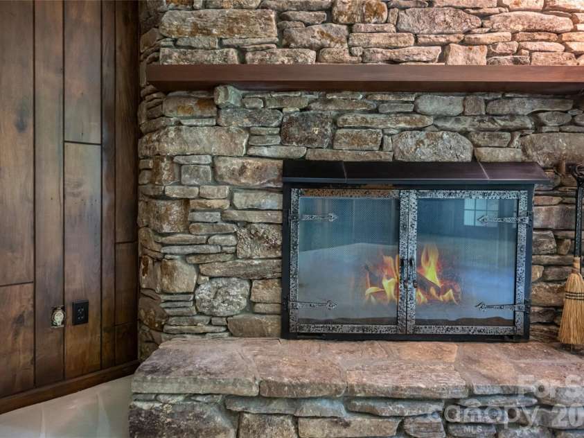 25 Forest Road, Asheville, NC 28803.  MLS# CAR4412370, YatesRealty ID 42019. 