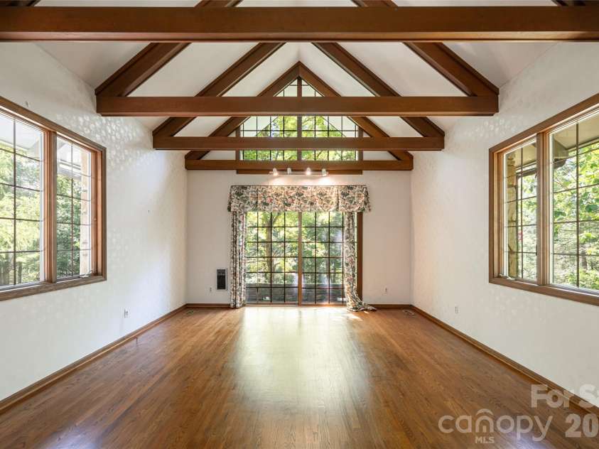 25 Forest Road, Asheville, NC 28803.  MLS# CAR4412370, YatesRealty ID 42019. 
