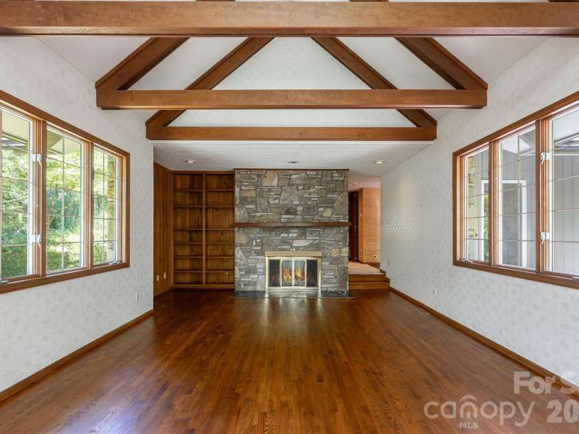 25 Forest Road, Asheville, NC 28803.  MLS# CAR4412370, YatesRealty ID 42019. 