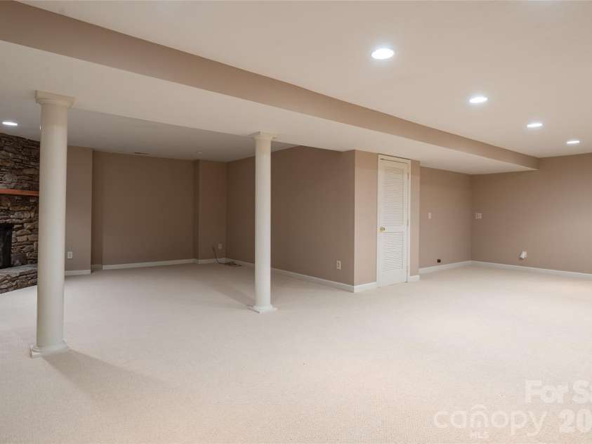 25 Forest Road, Asheville, NC 28803.  MLS# CAR4412370, YatesRealty ID 42019. 