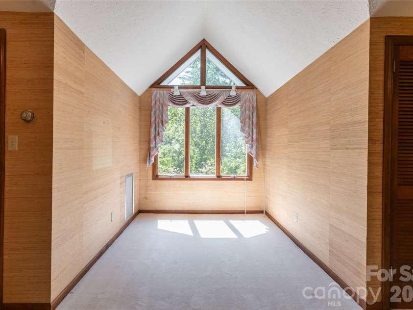 25 Forest Road, Asheville, NC 28803.  MLS# CAR4412370, YatesRealty ID 42019. 