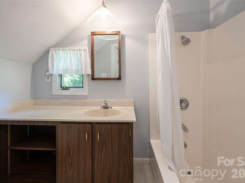25 Forest Road, Asheville, NC 28803.  MLS# CAR4412370, YatesRealty ID 42019. 