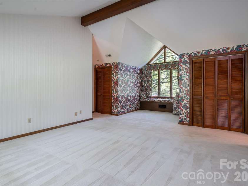 25 Forest Road, Asheville, NC 28803.  MLS# CAR4412370, YatesRealty ID 42019. 