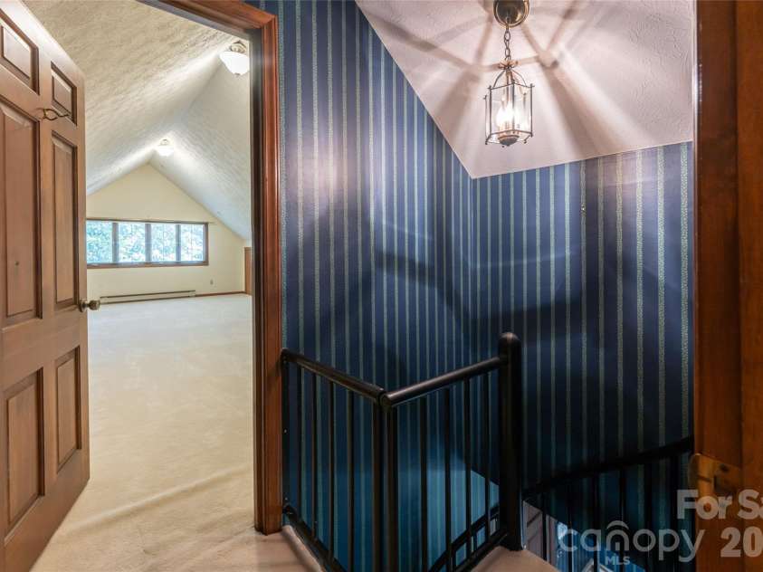25 Forest Road, Asheville, NC 28803.  MLS# CAR4412370, YatesRealty ID 42019. 