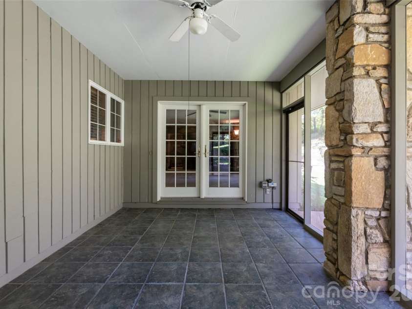 25 Forest Road, Asheville, NC 28803.  MLS# CAR4412370, YatesRealty ID 42019. 