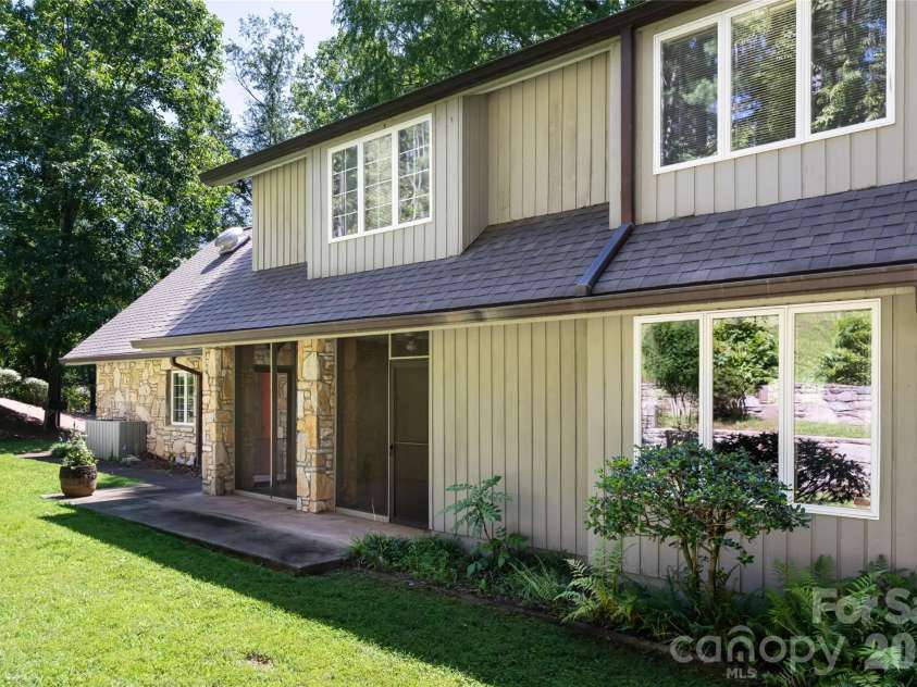 25 Forest Road, Asheville, NC 28803.  MLS# CAR4412370, YatesRealty ID 42019. 