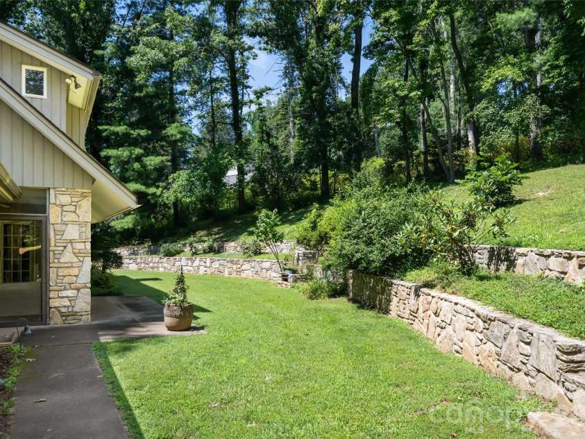 25 Forest Road, Asheville, NC 28803.  MLS# CAR4412370, YatesRealty ID 42019. 