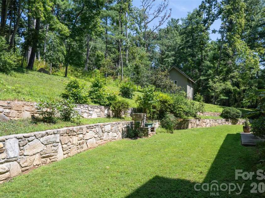 25 Forest Road, Asheville, NC 28803.  MLS# CAR4412370, YatesRealty ID 42019. 
