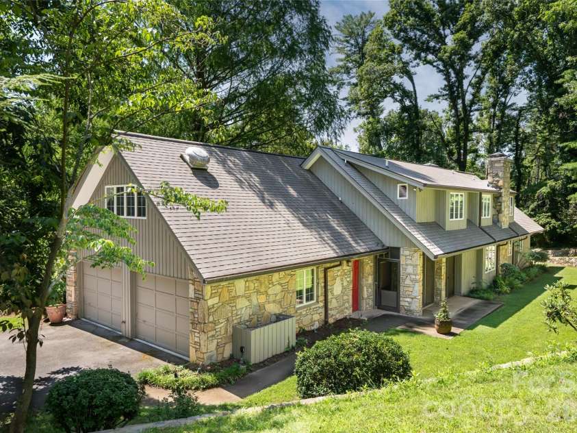 25 Forest Road, Asheville, NC 28803.  MLS# CAR4412370, YatesRealty ID 42019. 